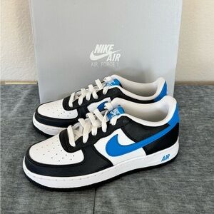 NIKE AIR FORCE 1 GS - Big Boys - Size 4.5Y - (FN8008 001) Black/Blue/White
